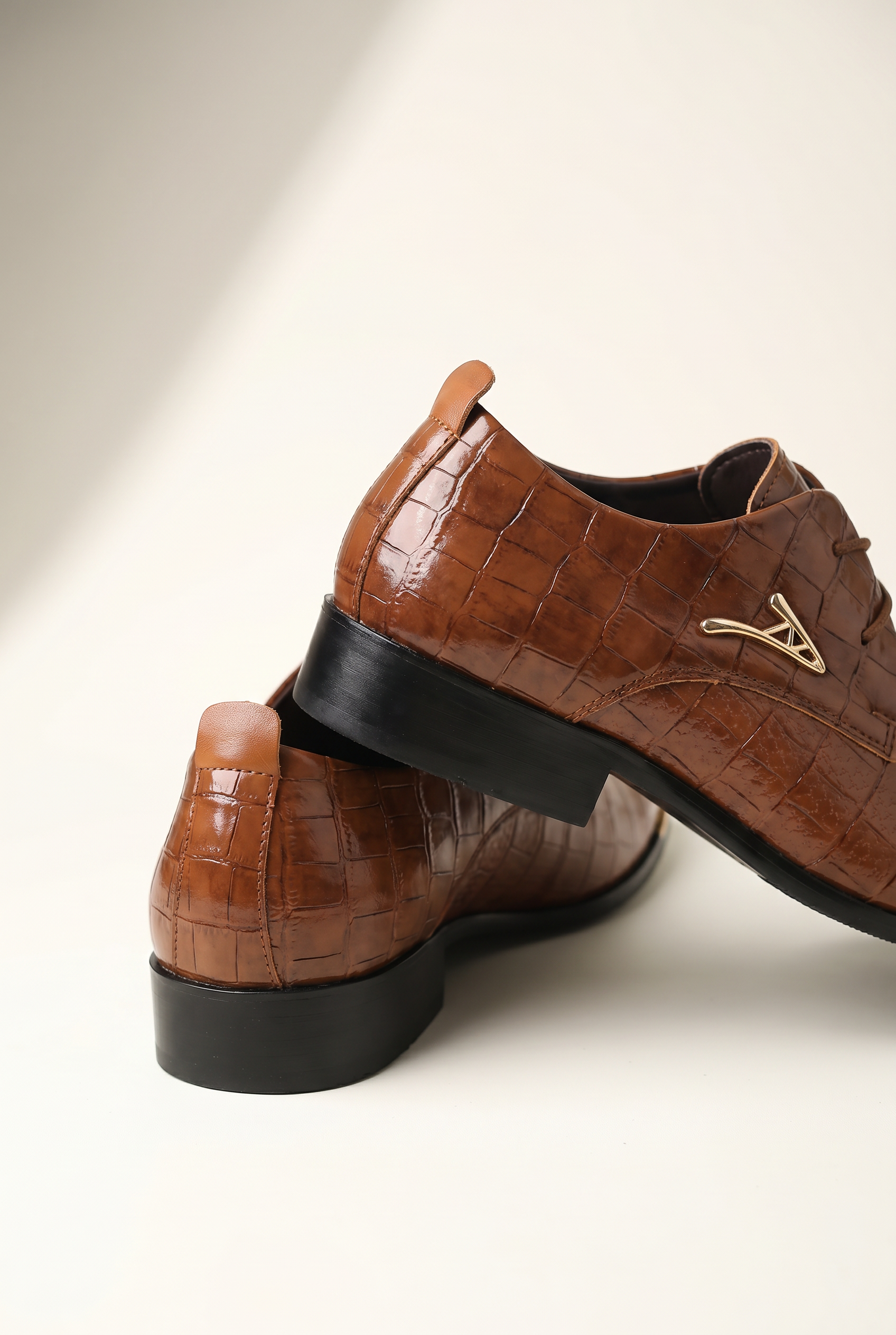 Vittorio™ Croc Cognac